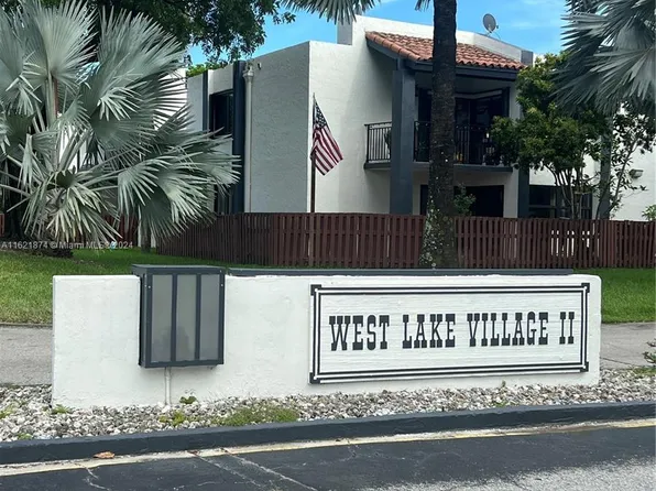 470 W Park Dr APT 104, Miami, FL 33172