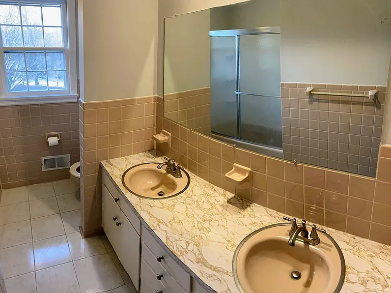 130 Yorkshire Cir — Photo 12