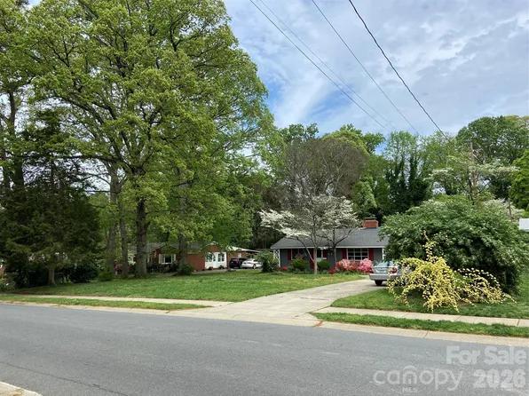 3218 Driftwood Dr, Charlotte, NC 28205