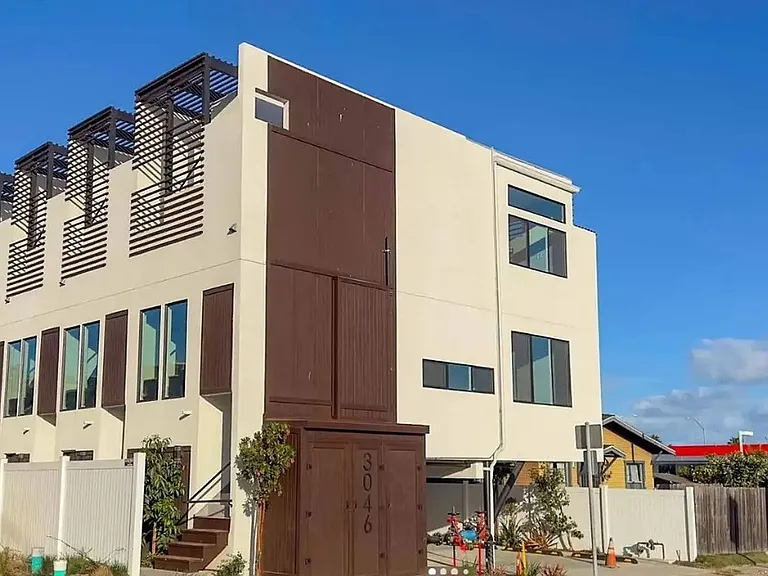 3046 Nimitz Blvd — Photo 1