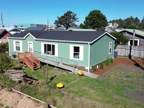 26 3rd Street S, Pacific Beach, WA 98571