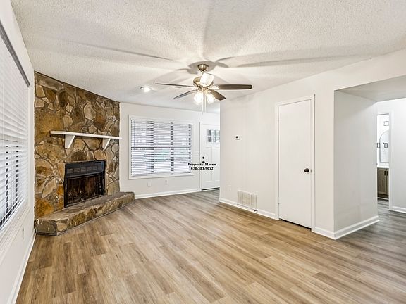 5th image of 4031 Hawthorne Cir SE #1