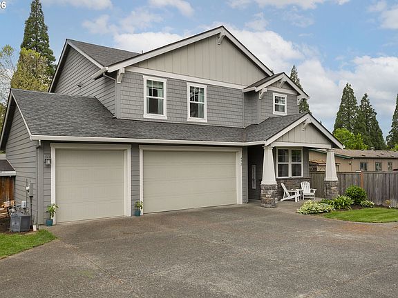 4th image of 492 SW 15th Ave