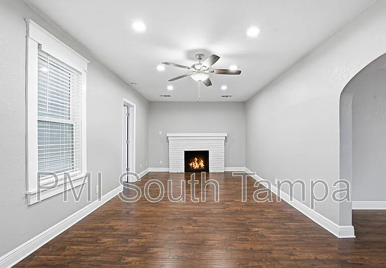 203 W Emma St — Photo 5