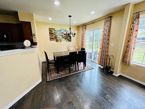 4th image of 2371 Stoughton Cir