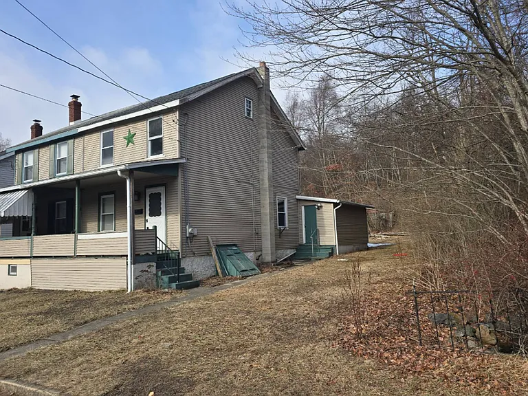 83 Andrewsville St — Photo 2