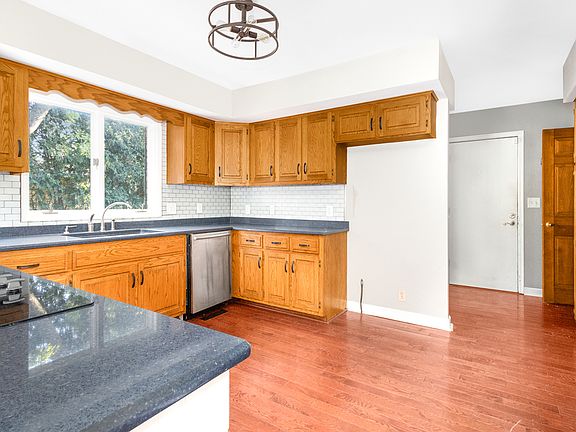 3rd image of 1805 Jana Ln
