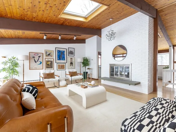 134 Rangeley Rd, Brookline, MA 02467