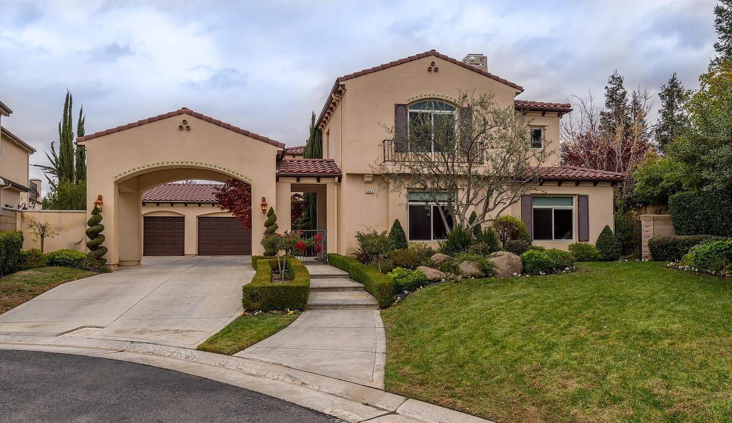 1441 E Glenlake Ln photo 1