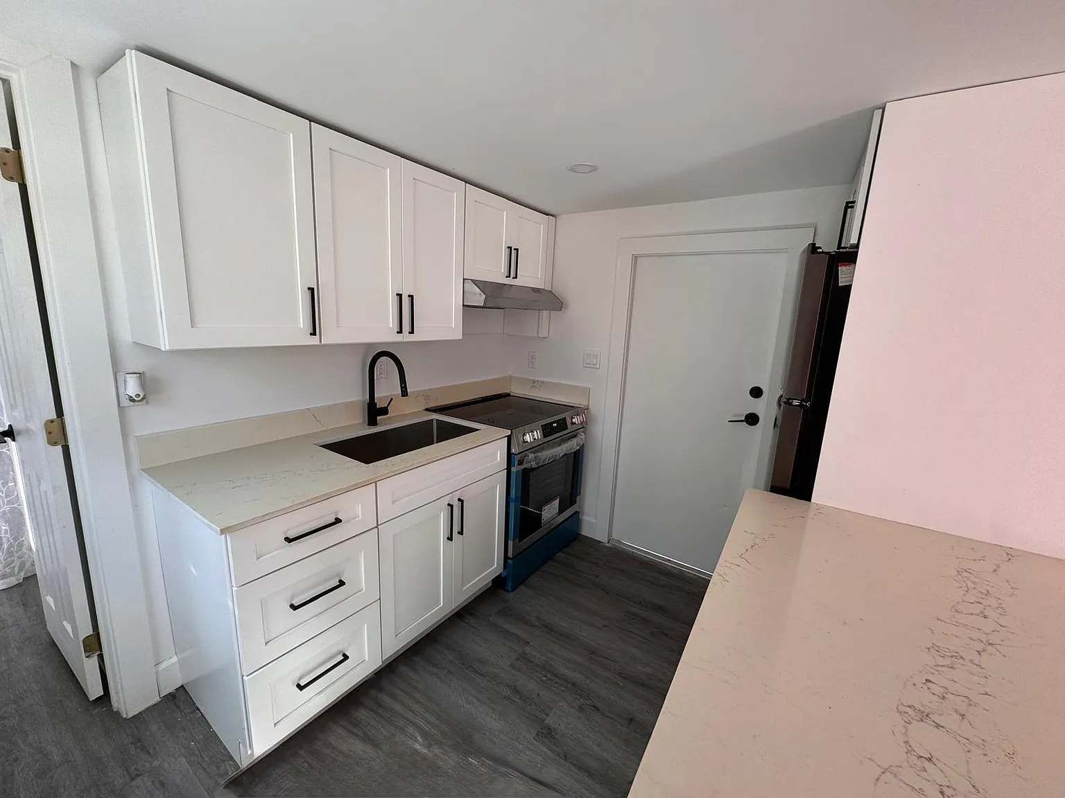 3 bed, 2.0 bath, 520 sqft, $1,800 — Photo 4