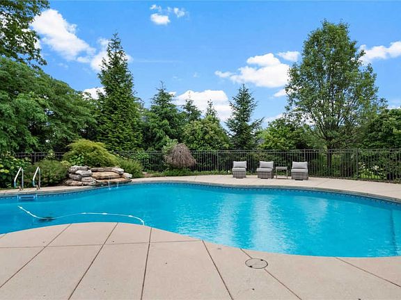 4th image of 1003 Cypress Pointe Dr