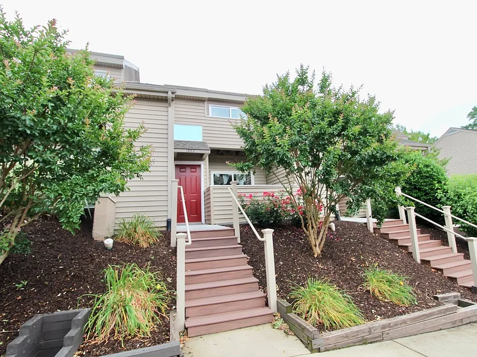 1352 Bradley Dr