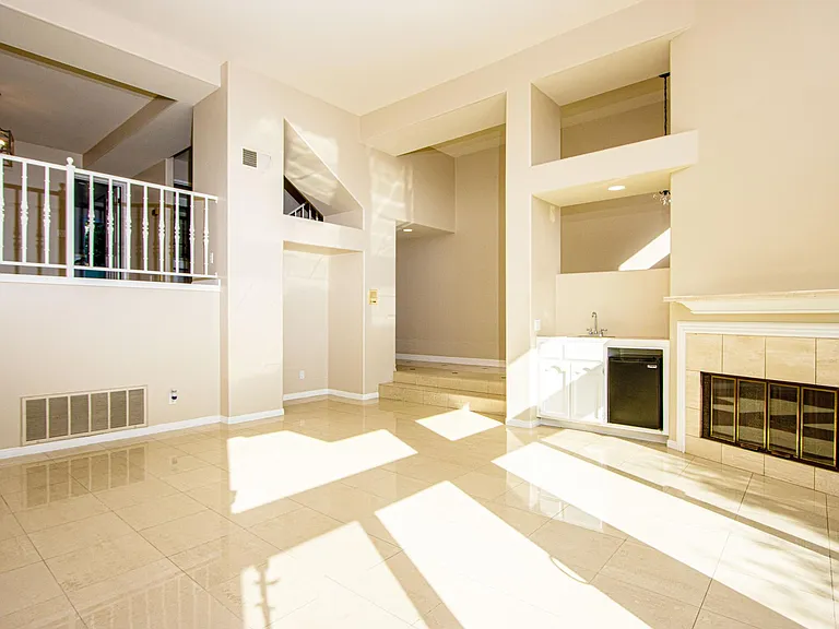 6035 Broadstone Cir — Photo 3