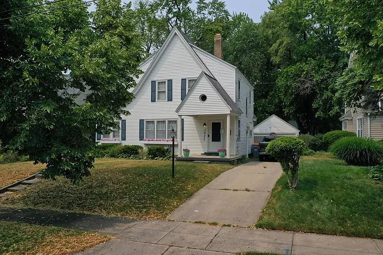 1815 Paris Ave SE photo 1