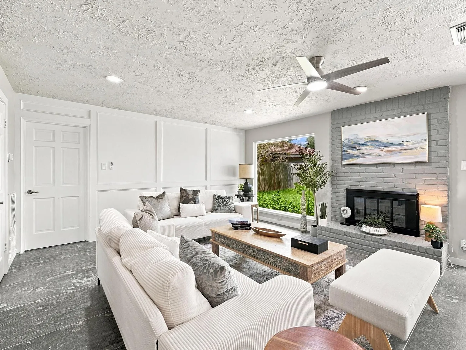 4 bed, 3.5 bath, 2230 sqft, $2,300 — Photo 1
