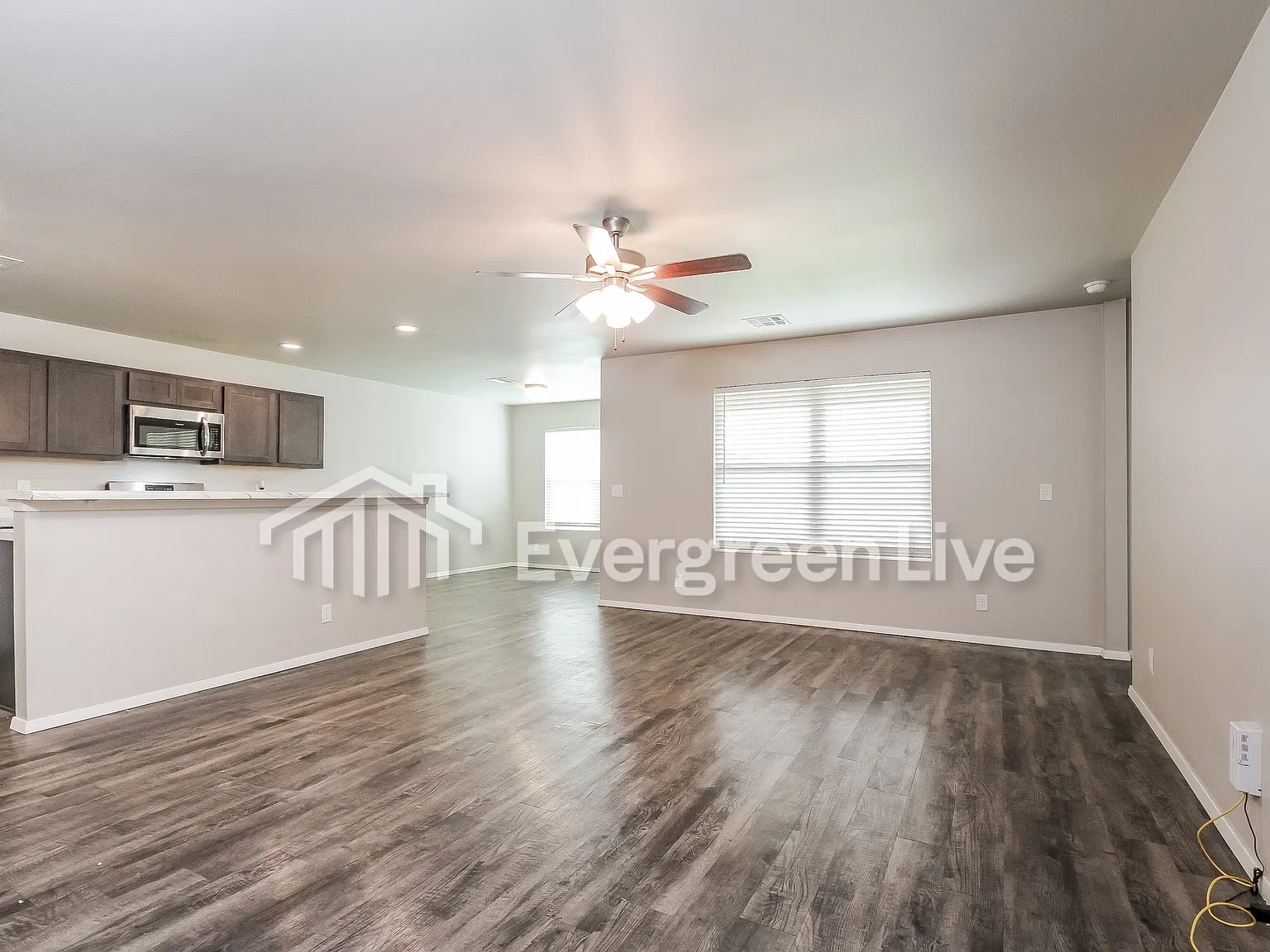 4 bed, 2.0 bath, 1613 sqft, $1,695 — Photo 2