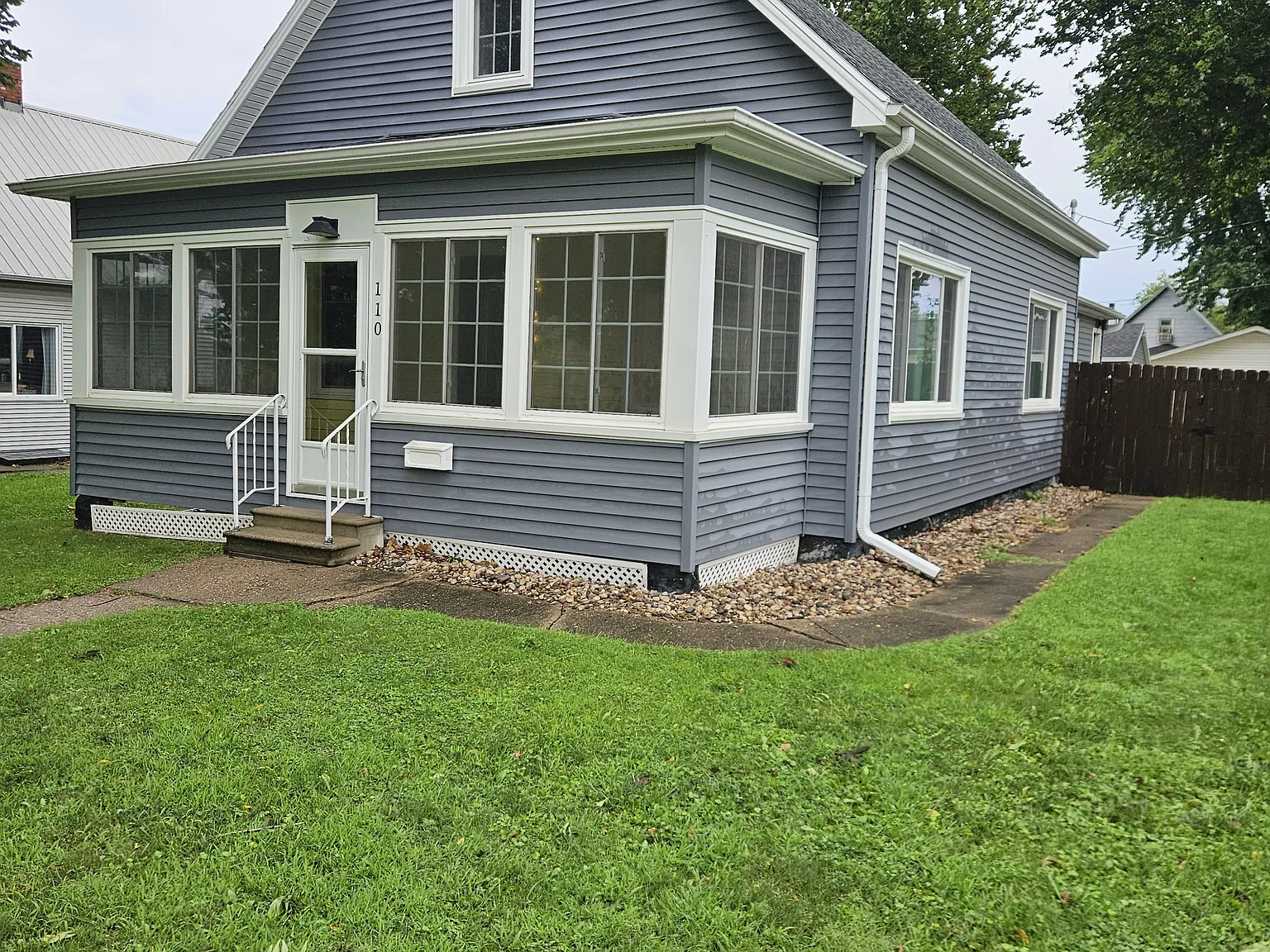 2 bed, 1942 sqft, $1,295 — Photo 1