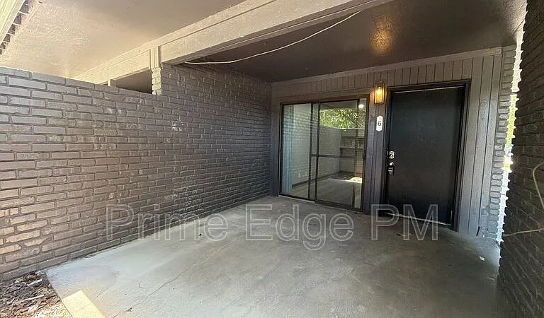 1121 N 28th St #6 — Photo 3