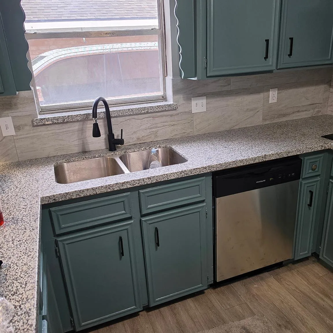 4 bed, 2.0 bath, 2122 sqft, $2,100 — Photo 4