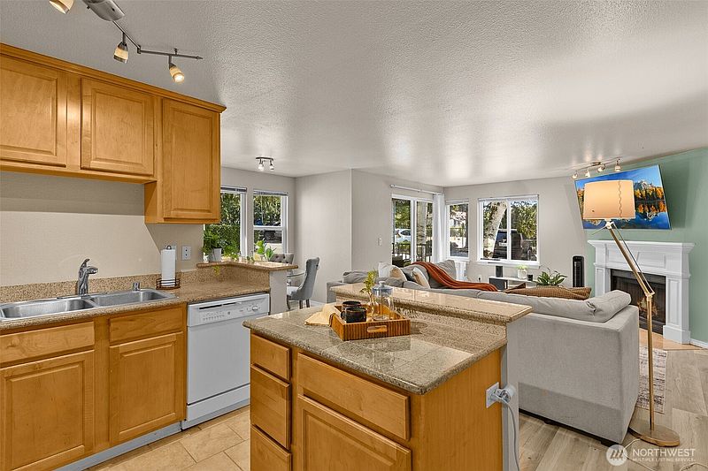 5th image of 20318 Bothell Everett Hwy #A101