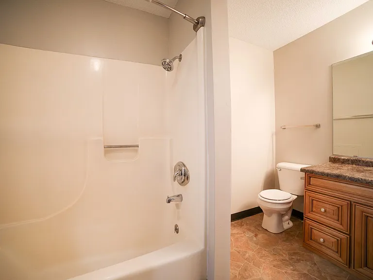 3033 W Capital Ave — Photo 18
