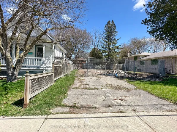 305 Oshawa Blvd S, Oshawa, ON L1H 5R9