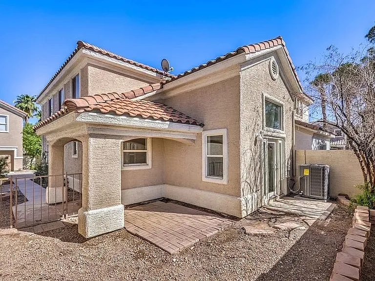 1425 Bow Creek Ct — Photo 16