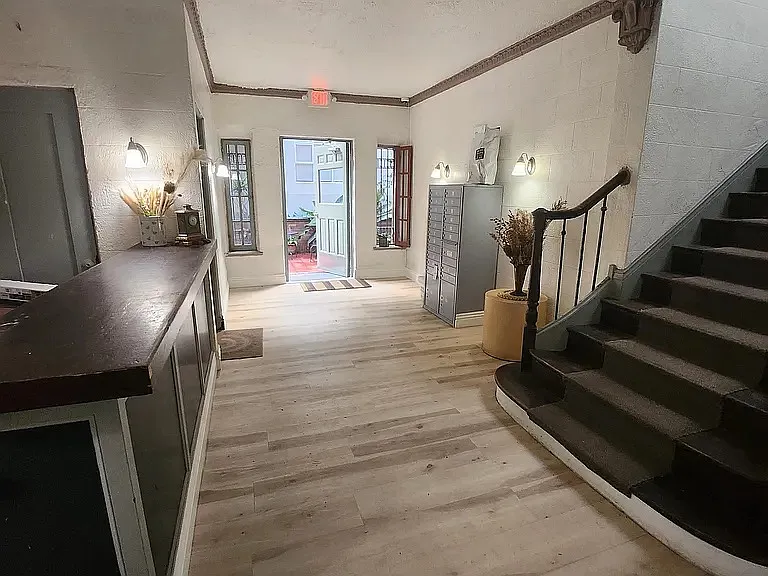 21 Westminster Ave #208 — Photo 12