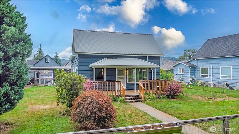 3rd image of 209 E Cowlitz Street