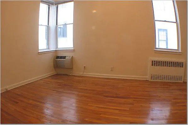 Rented by 4 Points Properties | media 6