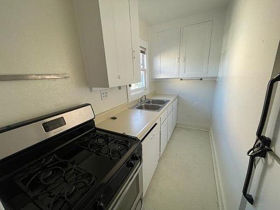 4th image of 3611 E Vista St