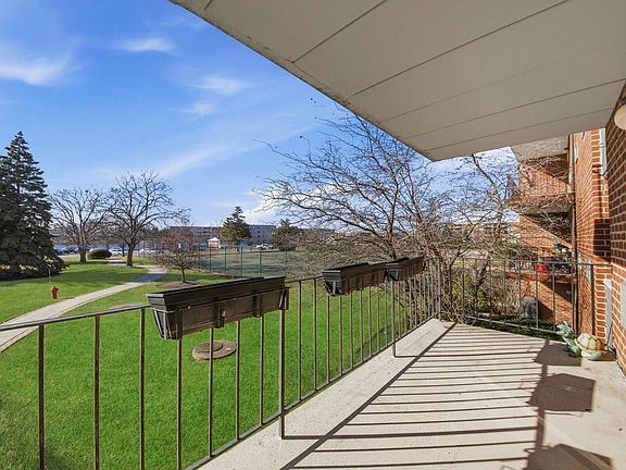 3rd image of 16 E Old Willow Rd APT 214S