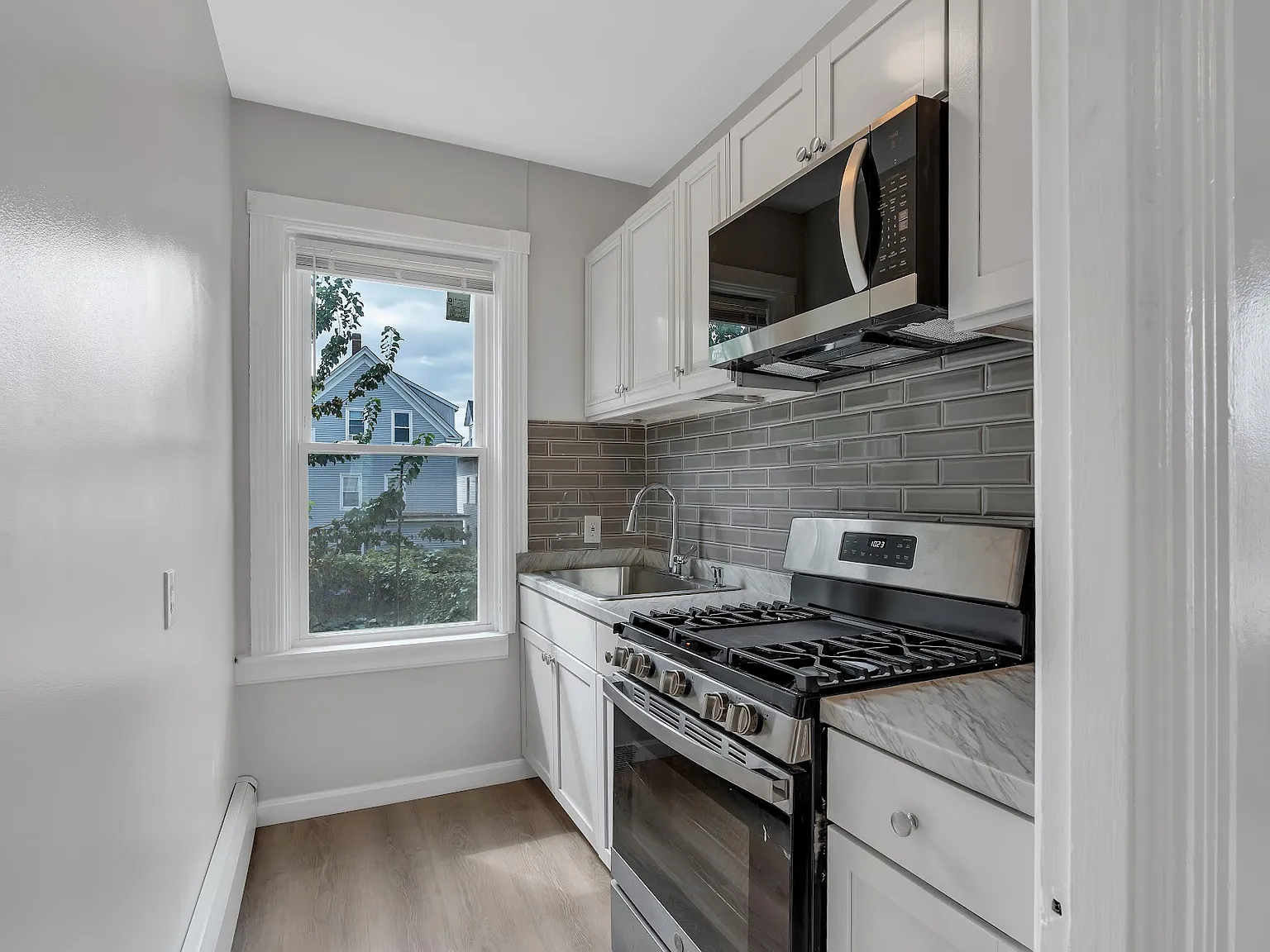 2 bed, 1300 sqft, $1,900 — Photo 1