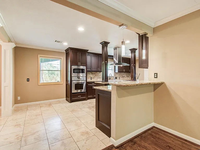 11422 Endicott Ln — Photo 8