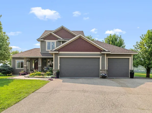 900 Heritage Trl NE, New Prague, MN 56071