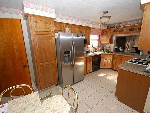 3rd image of 3275 Susan Cir
