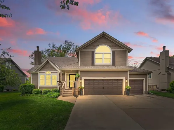 12220 Rosehill Rd, Overland Park, KS 66213
