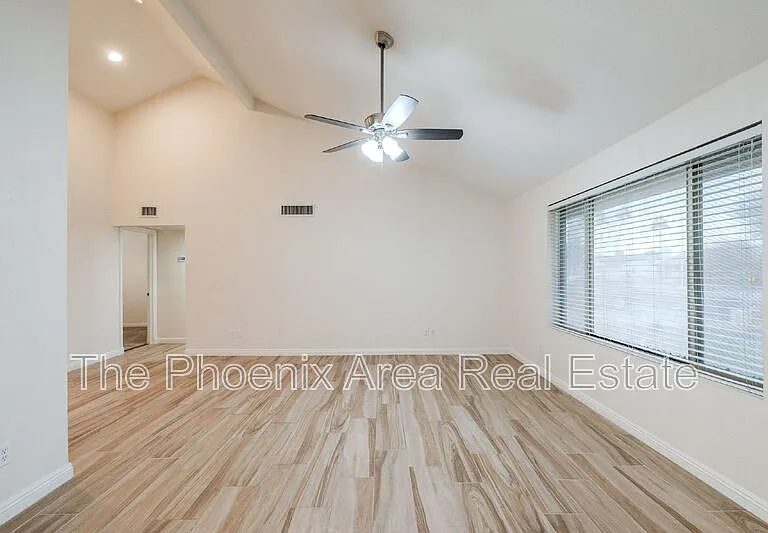 3231 N Woodburne Dr — Photo 5