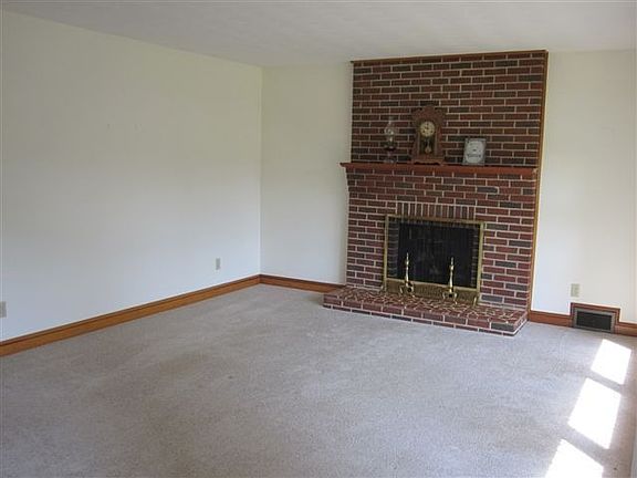 3rd image of 50 Darlington Dr