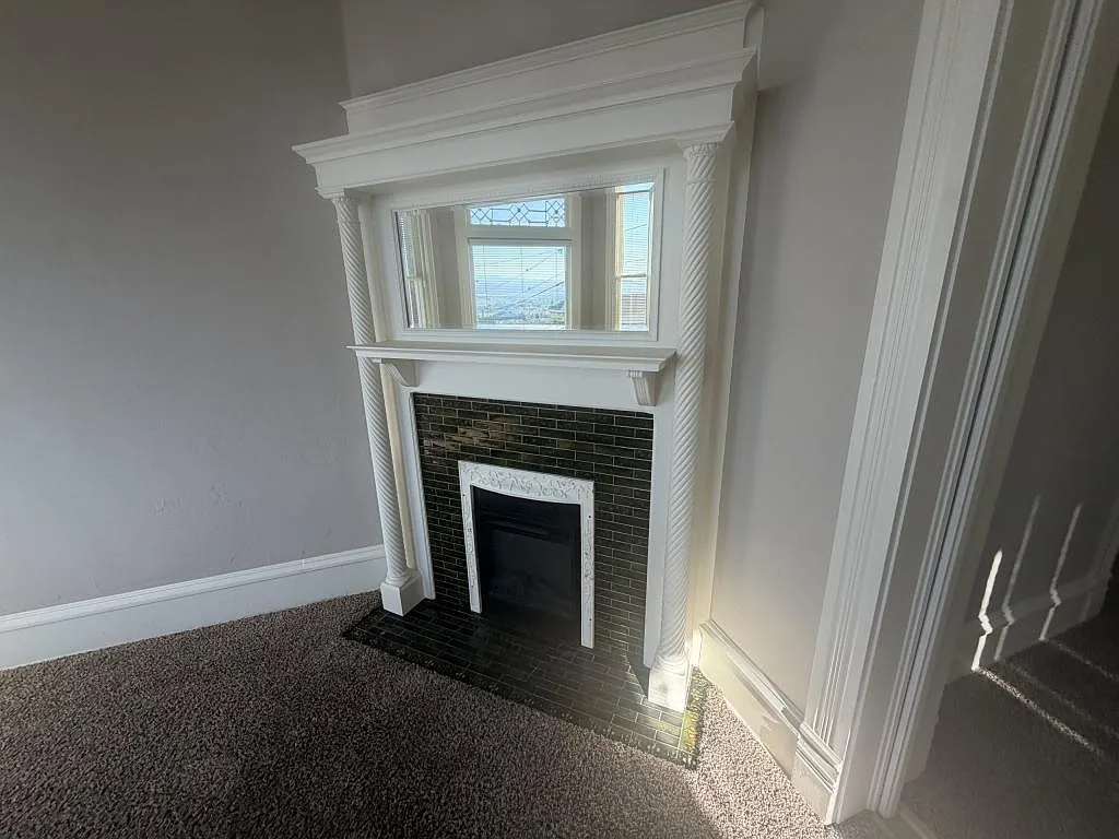 425 W Silver St — Photo 4