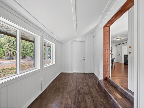 4th image of 888 Barriere Lakes Rd