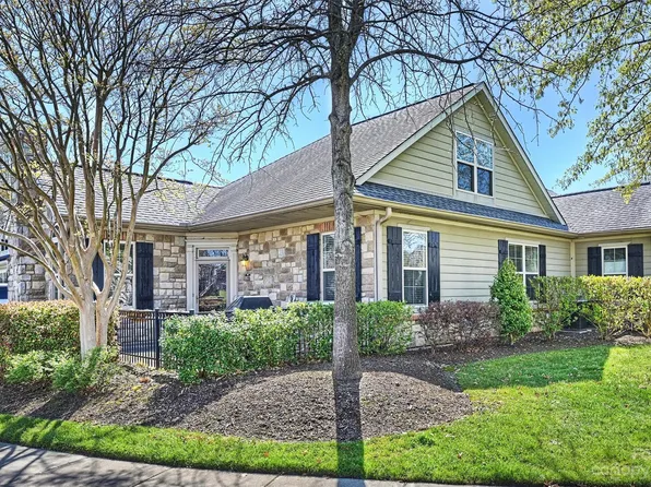 807 Ledgestone Ct, Tega Cay, SC 29708