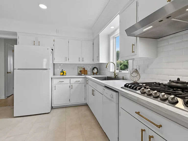 663 Mountain Ave — Photo 12
