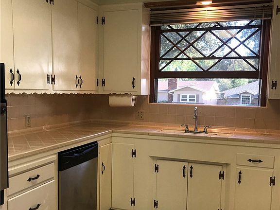 3rd image of 13909 Ramona Dr