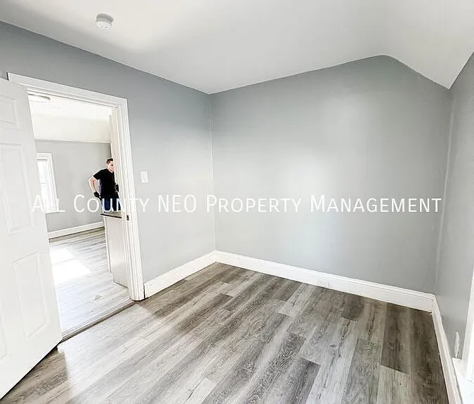 3320 W 56th St #UPPER — Photo 8