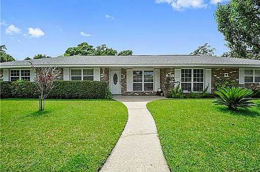 1st image of 700 Parkwood Dr