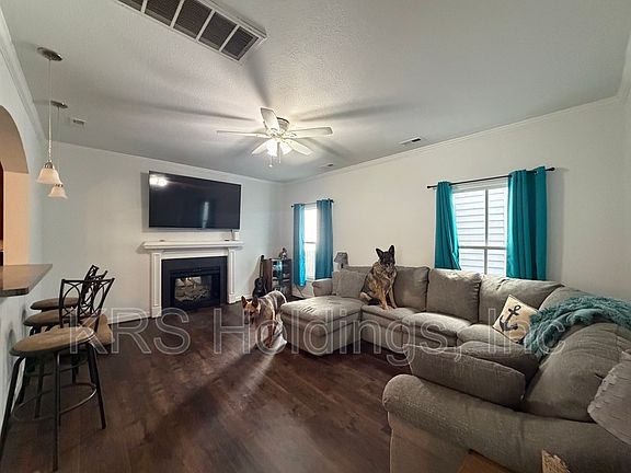 2nd image of 1124 Rodgers St