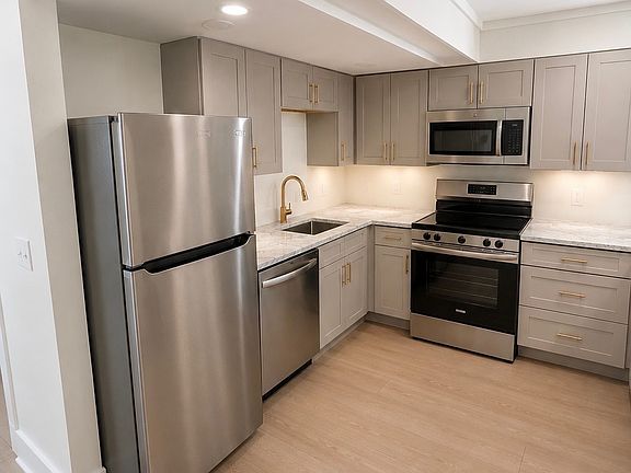 5th image of 43 Rose Ln APT A