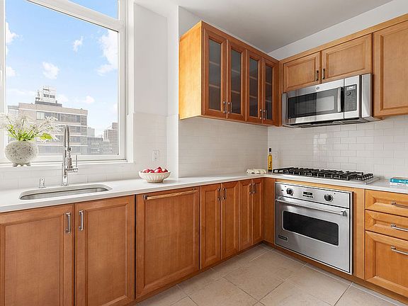 3rd image of 205 E 85th St APT 19B