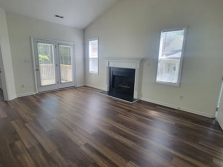 1600 Claiborne Ct — Photo 5
